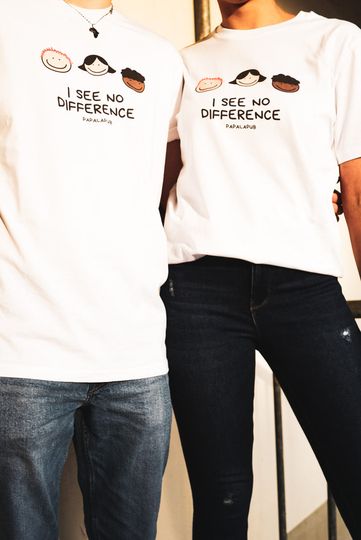 I SEE NO DIFFERENCE UNISEX T-SHIRT