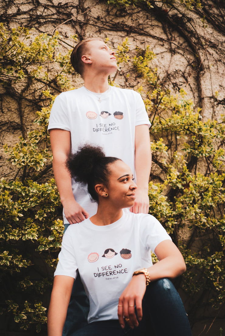 I SEE NO DIFFERENCE UNISEX T-SHIRT
